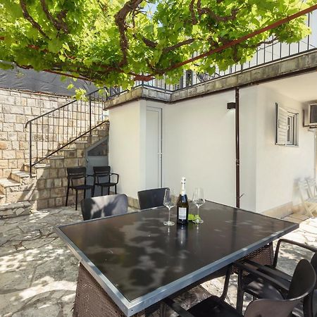 Family House Grey Duboka Exterior foto