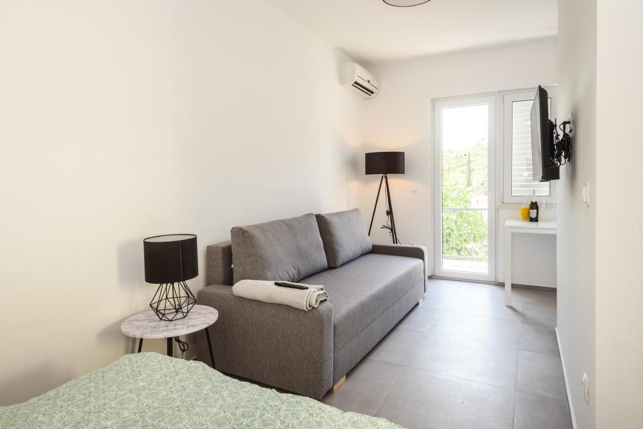 Family House Grey Duboka Exterior foto