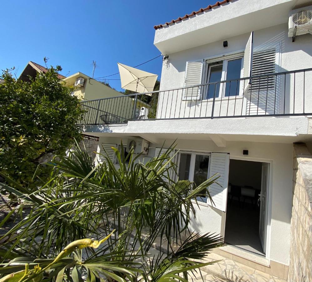 Family House Grey Duboka Exterior foto
