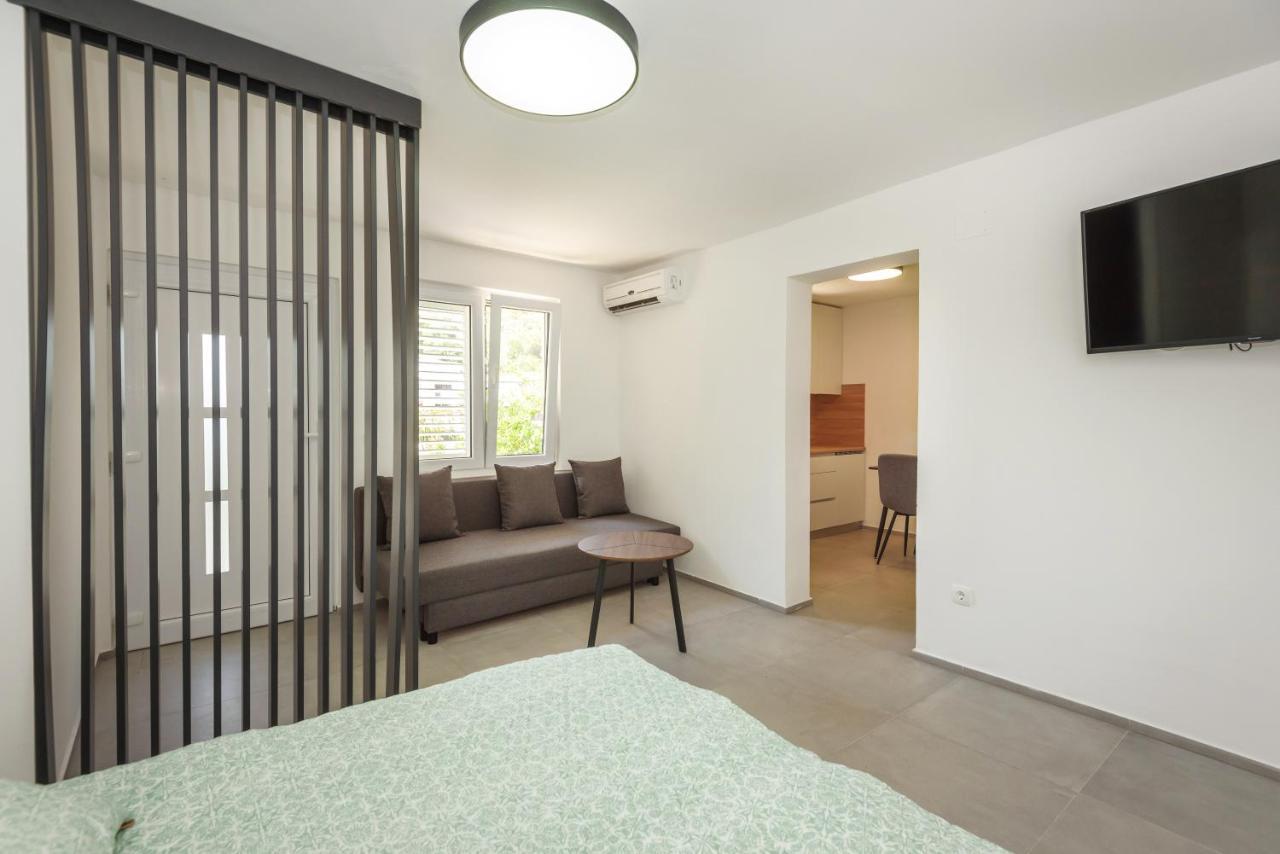 Family House Grey Duboka Exterior foto