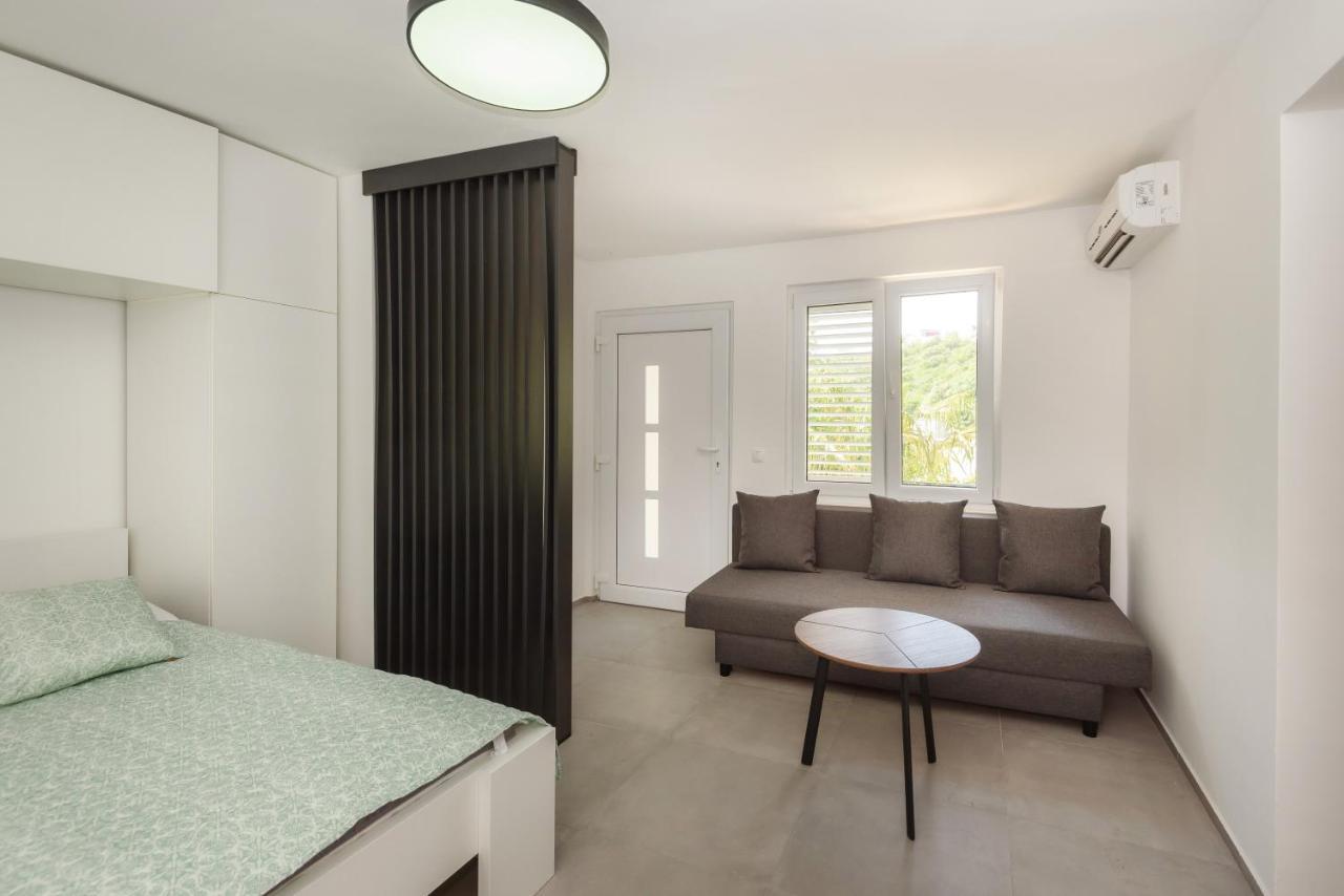 Family House Grey Duboka Exterior foto