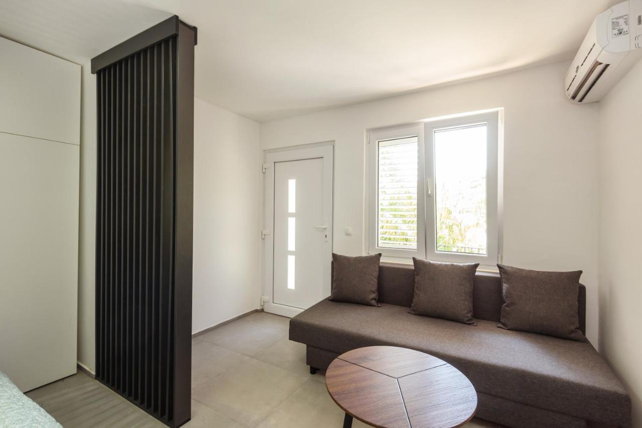 Family House Grey Duboka Exterior foto