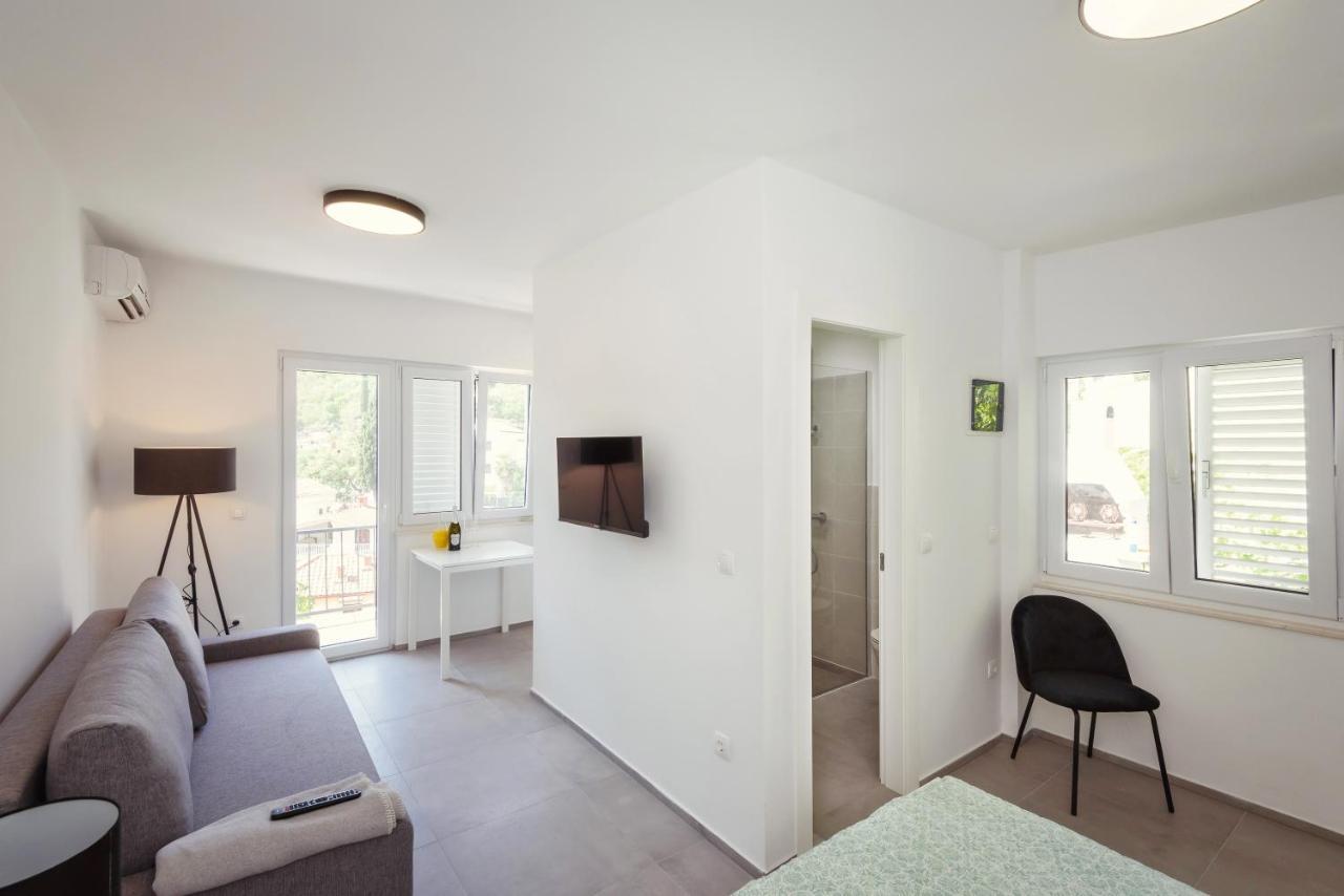 Family House Grey Duboka Exterior foto