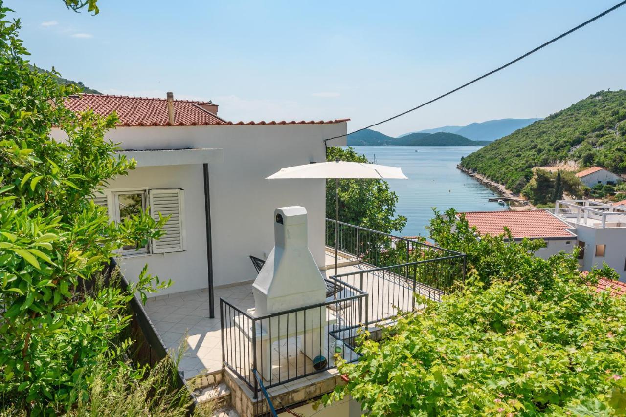 Family House Grey Duboka Exterior foto