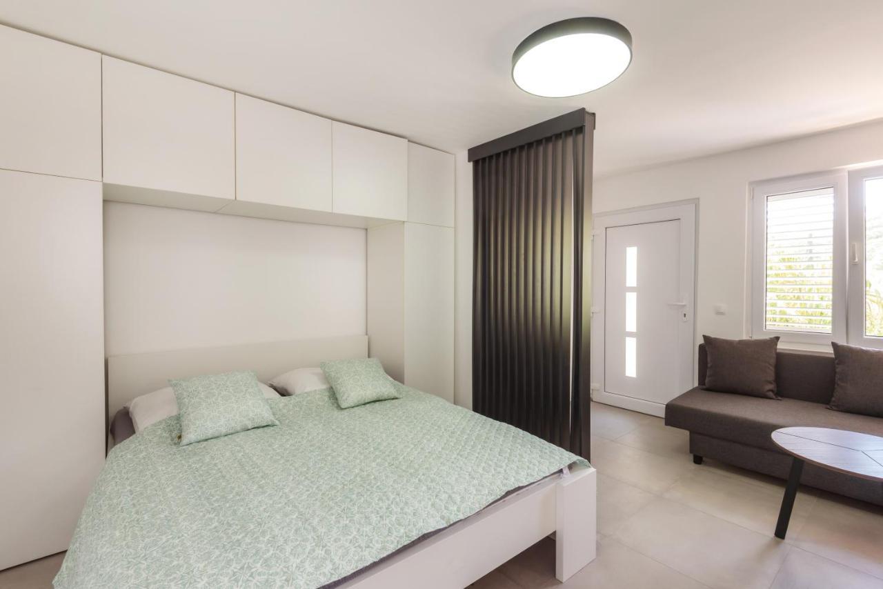 Family House Grey Duboka Exterior foto